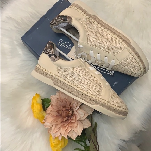 FIRM! ☘️DEAL OF DAY Shaelyn Sneakers - Picture 2 of 6